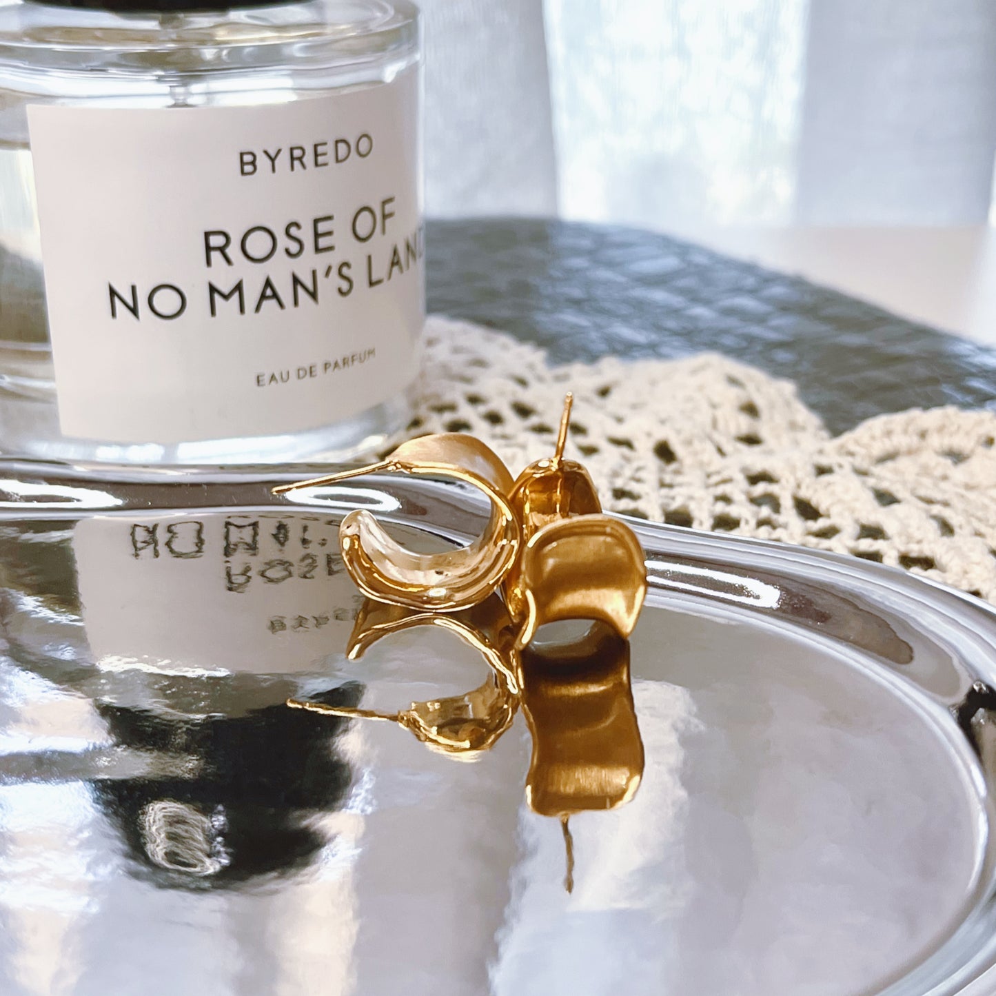 Auréole Elegant Matte Gold Hoop Stud Earrings