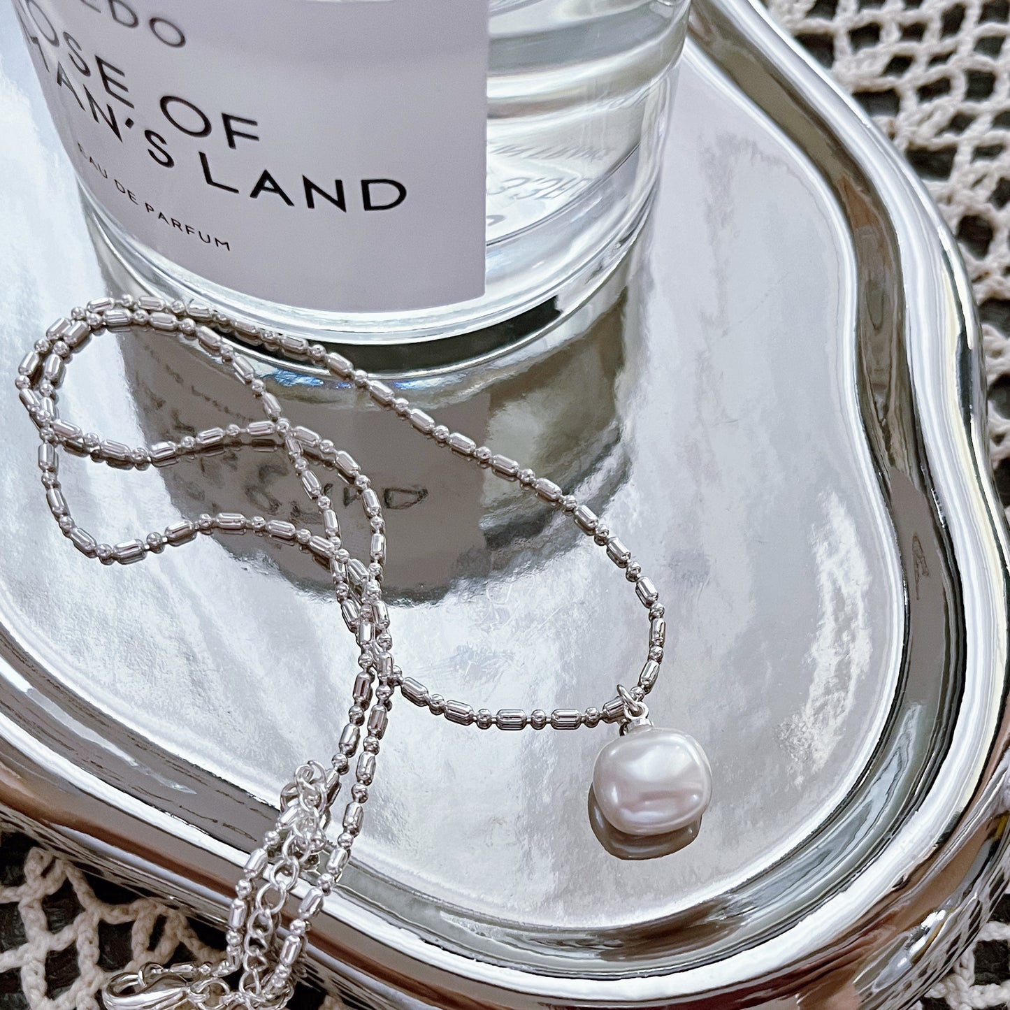 Elara Round Pearl Pendant Necklace