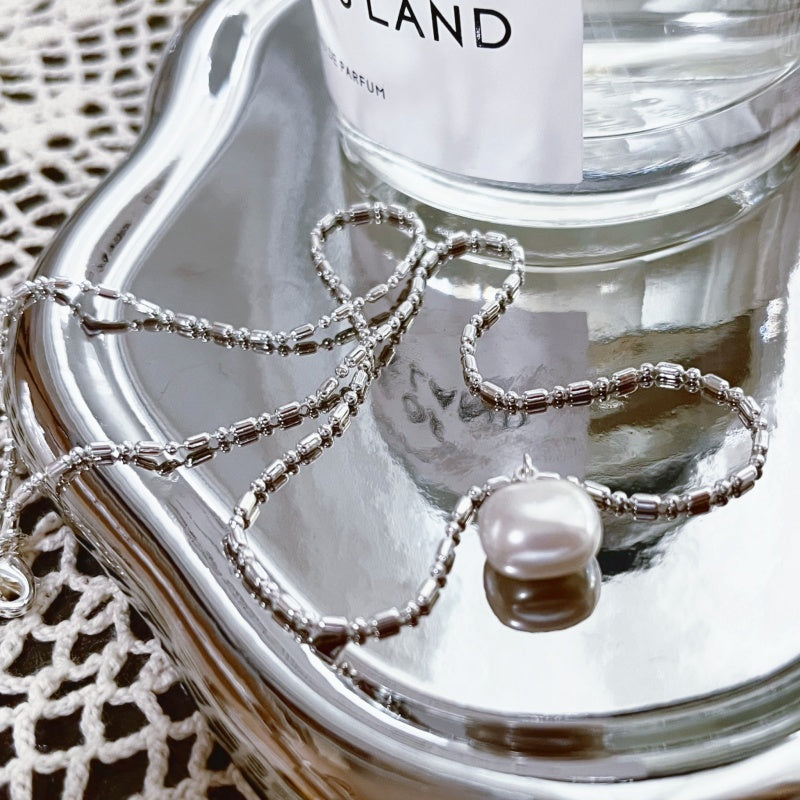 Elara Round Pearl Pendant Necklace