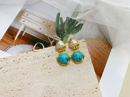 Luxury Retro Drop Earrings – A Touch of Classic Charm