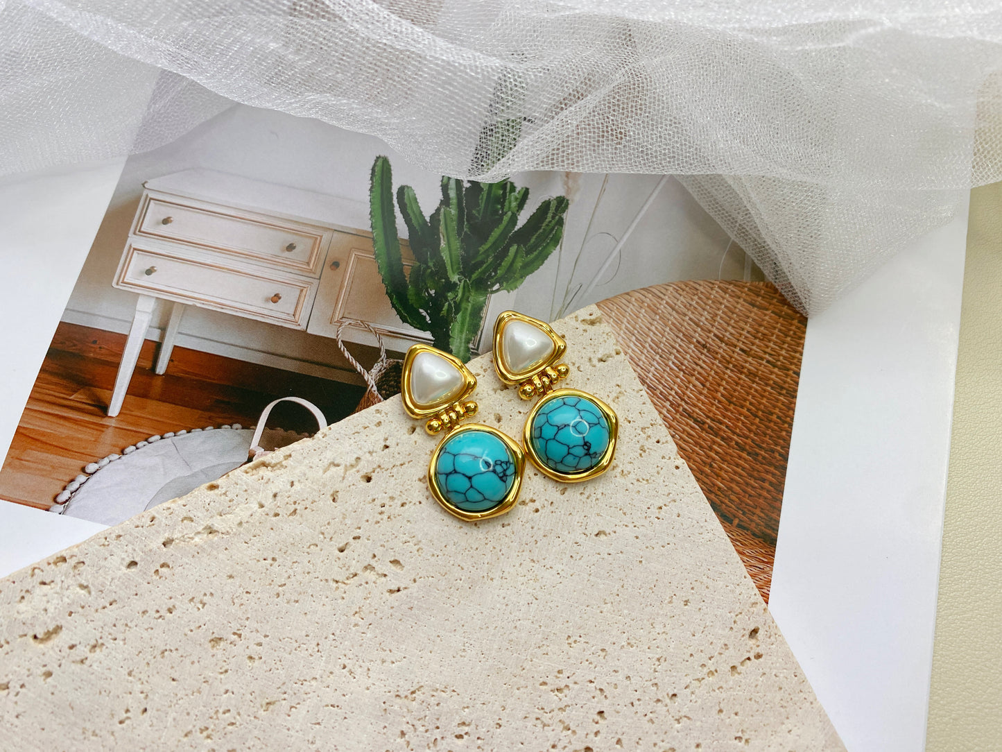Luxury Retro Drop Earrings – A Touch of Classic Charm