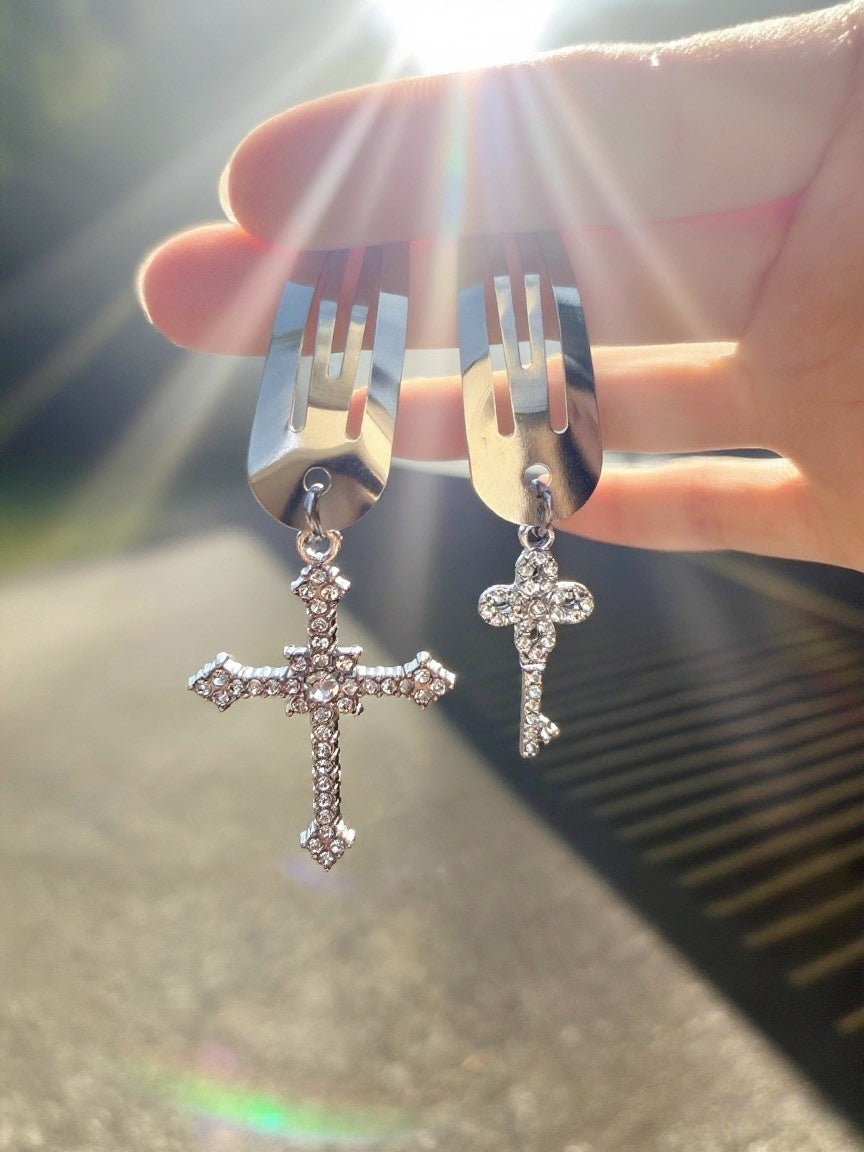 Chic Cross & Key Metal Hair Clip Set – Rhinestone Bling Hair Accessories for Women, Trendy Versatile Hairpins